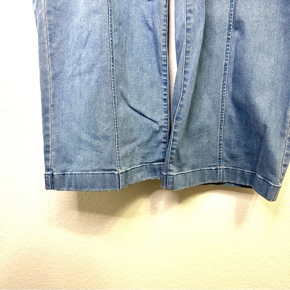 Isaac Mizrahi Live! Women’s Plus Size Light Blue Petite Jeans 18WP Wide Leg - Picture 4 of 8